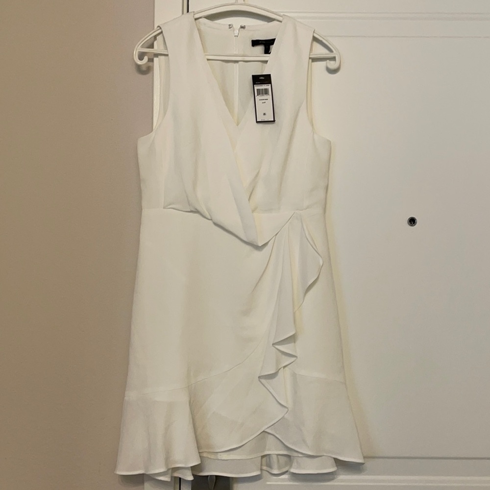 BCBG beautiful white dress for any occasion size 6